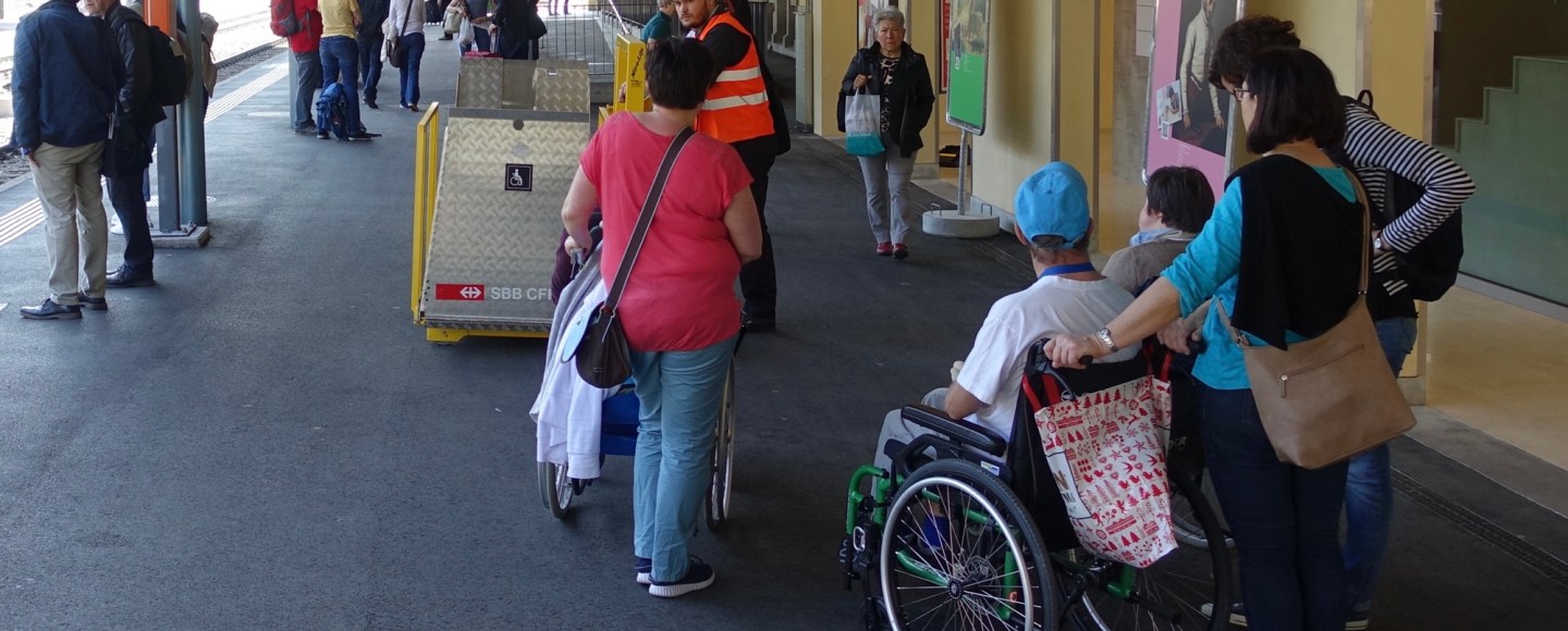 Reisende im Rollstuhl Bahnhof Bellinzona